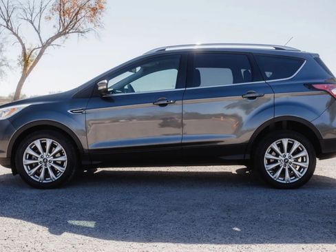 Used 2017 Ford Escape Titanium image 9