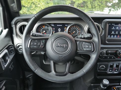 Used 2019 Jeep Wrangler Sport AWD/4WD image 6