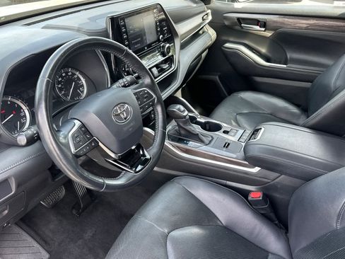 Used 2020 Toyota Highlander Limited image 12