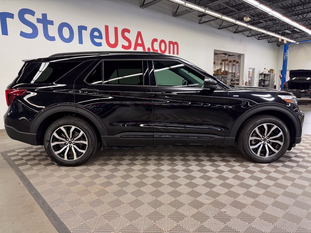 Used 2024 Ford Explorer ST-Line w/ Class IV Trailer Tow Package AWD/4WD image 8