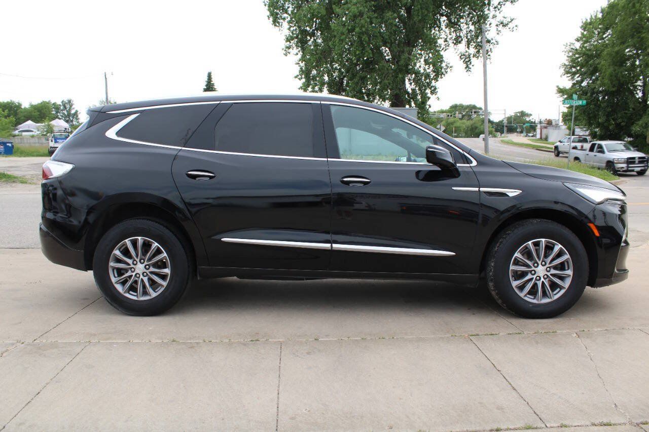 Used 2022 Buick Enclave Premium FWD image 3
