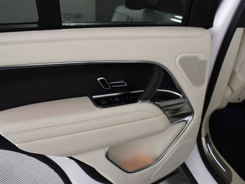 Used 2024 Land Rover Range Rover SE image 24