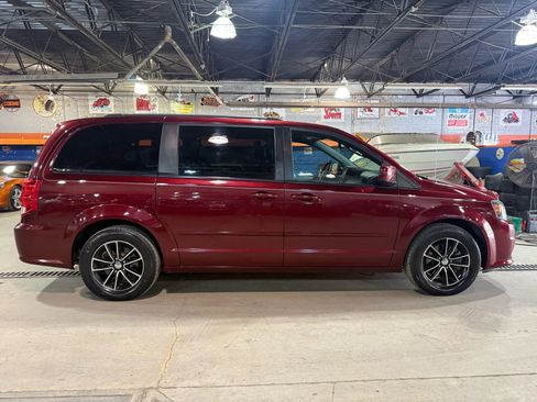 Used 2017 Dodge Grand Caravan GT image 4