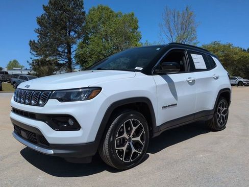 Used 2025 Jeep Compass Limited AWD/4WD image 7