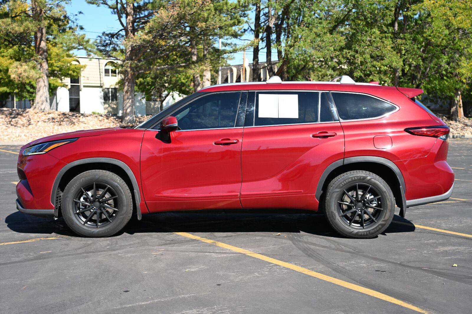 Used 2020 Toyota Highlander Limited AWD/4WD image 2