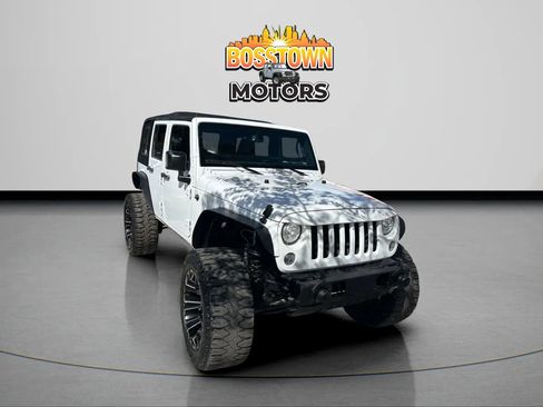 Used 2017 Jeep Wrangler Unlimited Rubicon w/ Dual Top Group AWD/4WD image 8