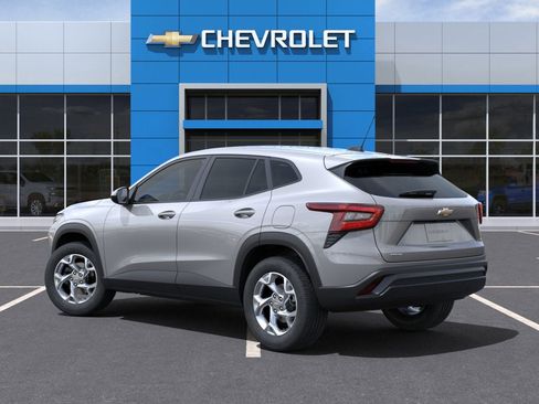 New 2025 Chevrolet Trax LS w/ LS Convenience Package FWD image 3