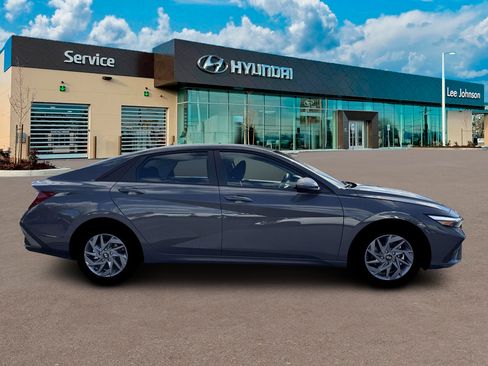 New 2026 Hyundai Elantra Hybrid FWD image 9