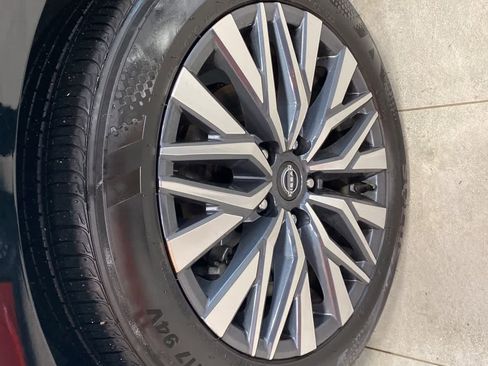 Used 2025 Nissan Altima 2.5 SV image 9