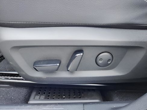 Used 2024 Nissan Rogue SL w/ SL Premium Package image 18