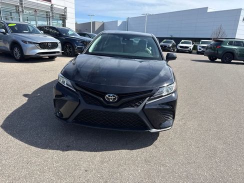 Used 2019 Toyota Camry SE FWD image 2