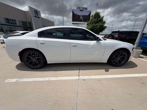 Used 2019 Dodge Charger SXT w/ Plus Group image 3