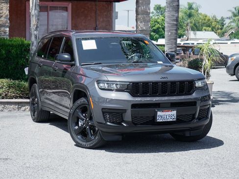 Used 2024 Jeep Grand Cherokee L Laredo AWD/4WD image 2