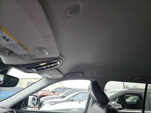 Used 2023 Jeep Grand Cherokee Limited w/ Black Appearance Package image 15