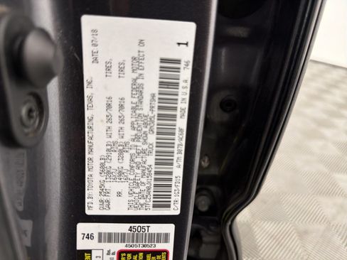 Used 2018 Toyota Tacoma TRD Off-Road AWD/4WD image 32