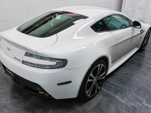 Used 2011 Aston Martin V12 Vantage Coupe image 27