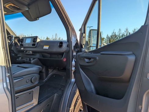 Used 2022 Mercedes-Benz Sprinter 3500 image 10