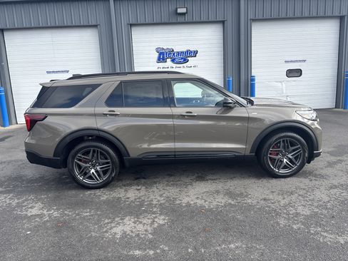 New 2026 Ford Explorer ST-Line w/ ST-Line Street Pack image 2