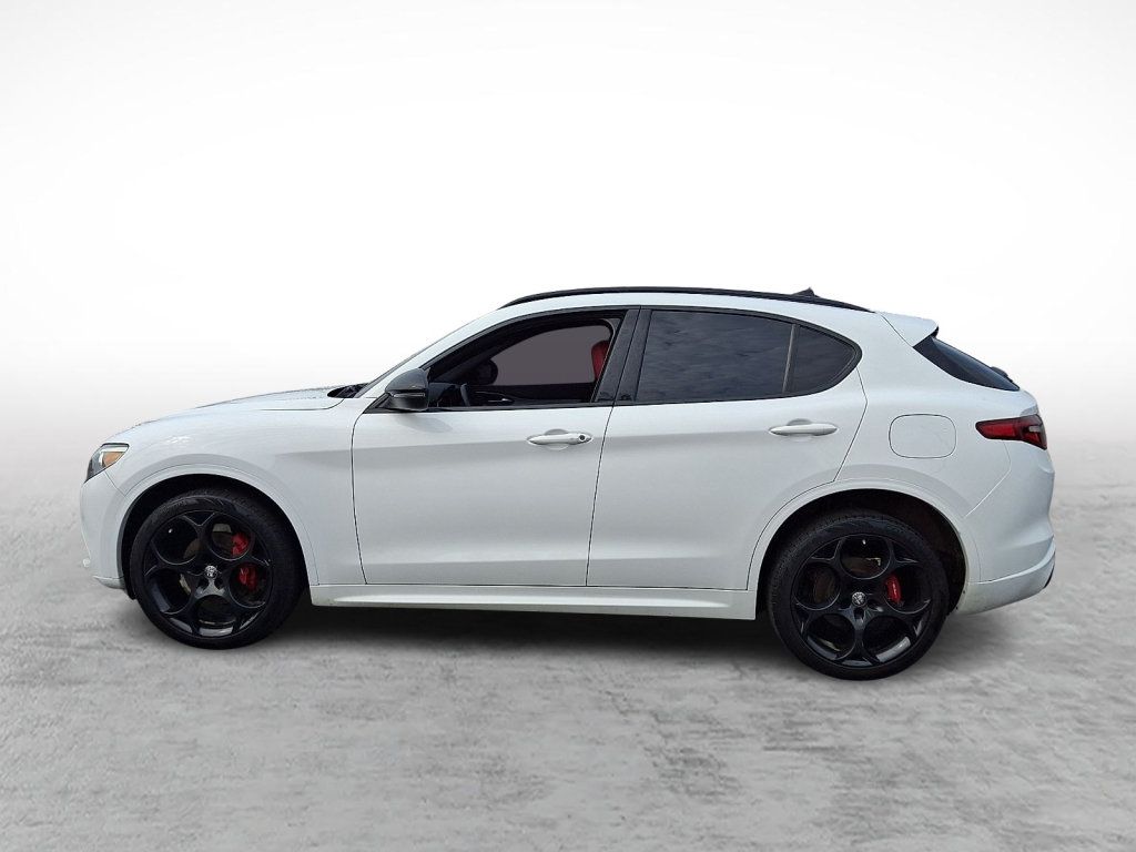 Used 2023 Alfa Romeo Stelvio Veloce AWD/4WD image 2
