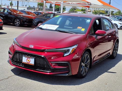 Certified 2025 Toyota Corolla SE FWD image 3