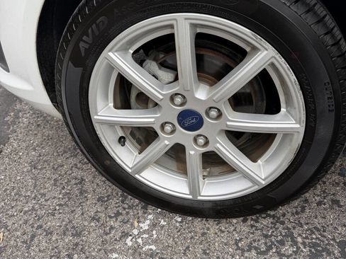 Used 2014 Ford Fiesta SE w/ Equipment Group 201B image 18