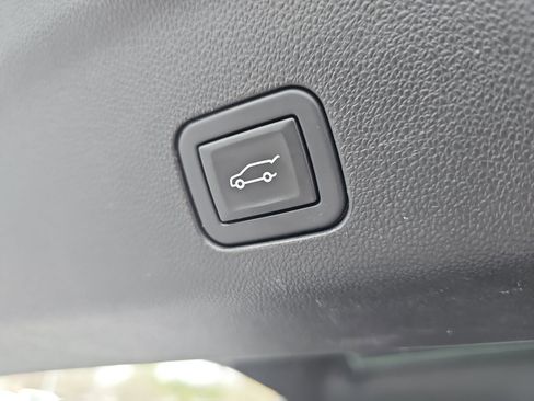 Used 2023 Chevrolet Tahoe Premier image 13