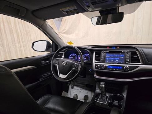 Used 2019 Toyota Highlander XLE image 32