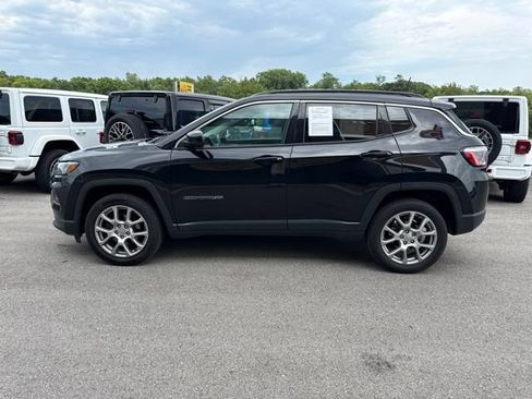 Used 2022 Jeep Compass Latitude AWD/4WD image 6