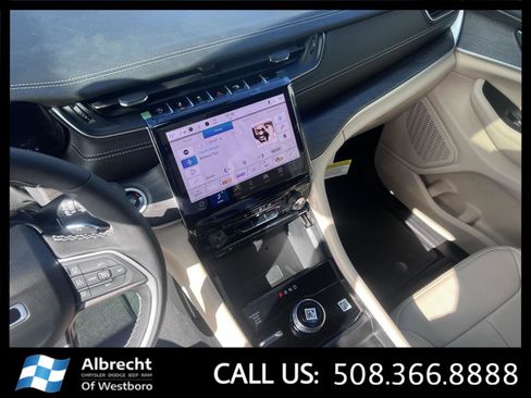 New 2025 Jeep Grand Cherokee Limited w/ Luxury Tech Group II image 23