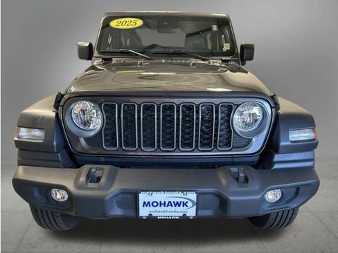 Used 2025 Jeep Wrangler Sport AWD/4WD image 9