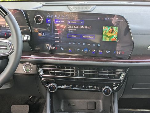 New 2026 Chevrolet Traverse Z71 w/ Enhanced Driving Package image 16