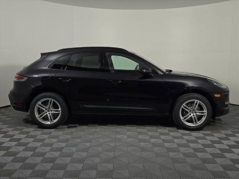 Certified 2025 Porsche Macan image 7