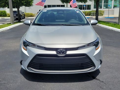 Used 2025 Toyota Corolla LE FWD image 4