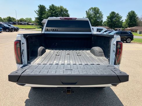 Used 2024 GMC Sierra 2500 AT4 AWD/4WD image 18