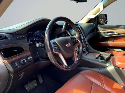 Used 2019 Cadillac Escalade Premium Luxury AWD/4WD image 23