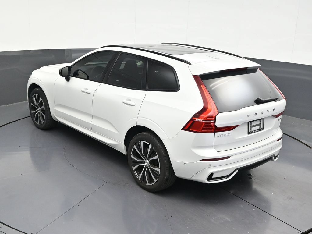 Certified 2024 Volvo XC60 B5 Plus w/ Climate Package AWD/4WD image 17