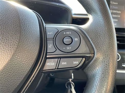 Used 2022 Toyota Corolla LE image 25