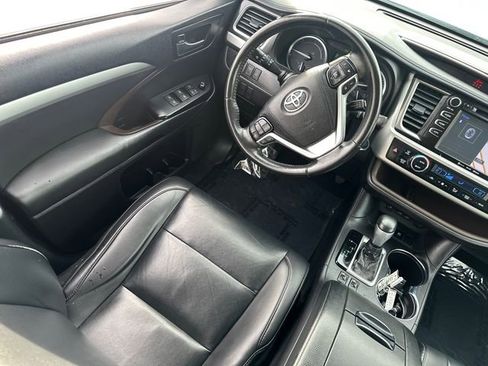 Certified 2019 Toyota Highlander XLE image 20