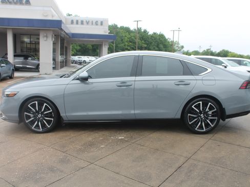Used 2024 Honda Accord Touring image 7