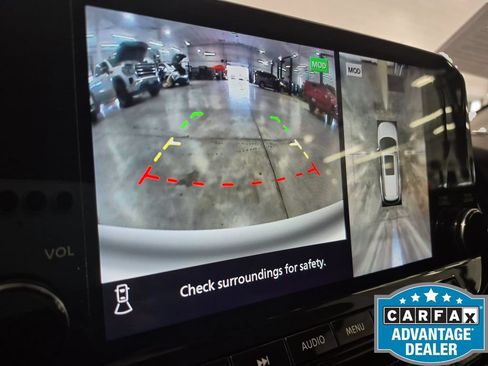 Used 2023 Nissan Pathfinder SL FWD image 11