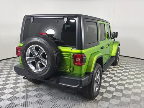 Used 2018 Jeep Wrangler Unlimited Sahara AWD/4WD image 4