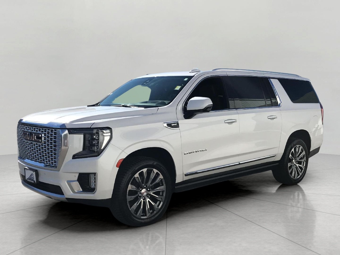 Used 2021 GMC Yukon XL Denali w/ Denali Premium Package AWD/4WD image 10