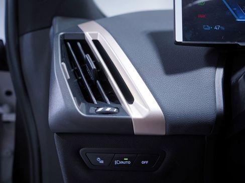 Used 2026 BMW iX xDrive60 image 17