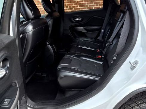 Used 2019 Jeep Cherokee Limited AWD/4WD image 10
