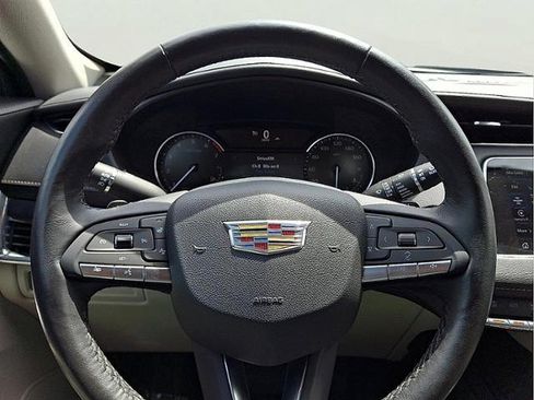 Used 2021 Cadillac XT4 Luxury w/ Cold Weather Package AWD/4WD image 18