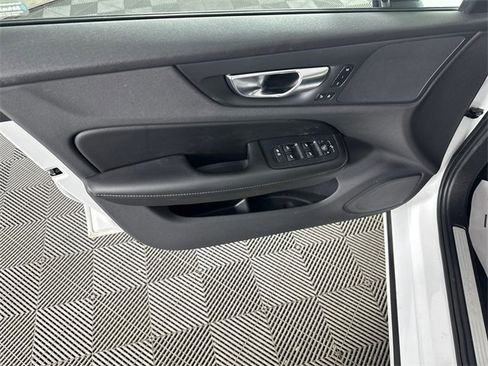 Used 2021 Volvo S60 T5 Momentum w/ Climate Package image 17