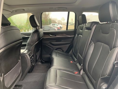 Used 2023 Jeep Grand Cherokee Limited image 26