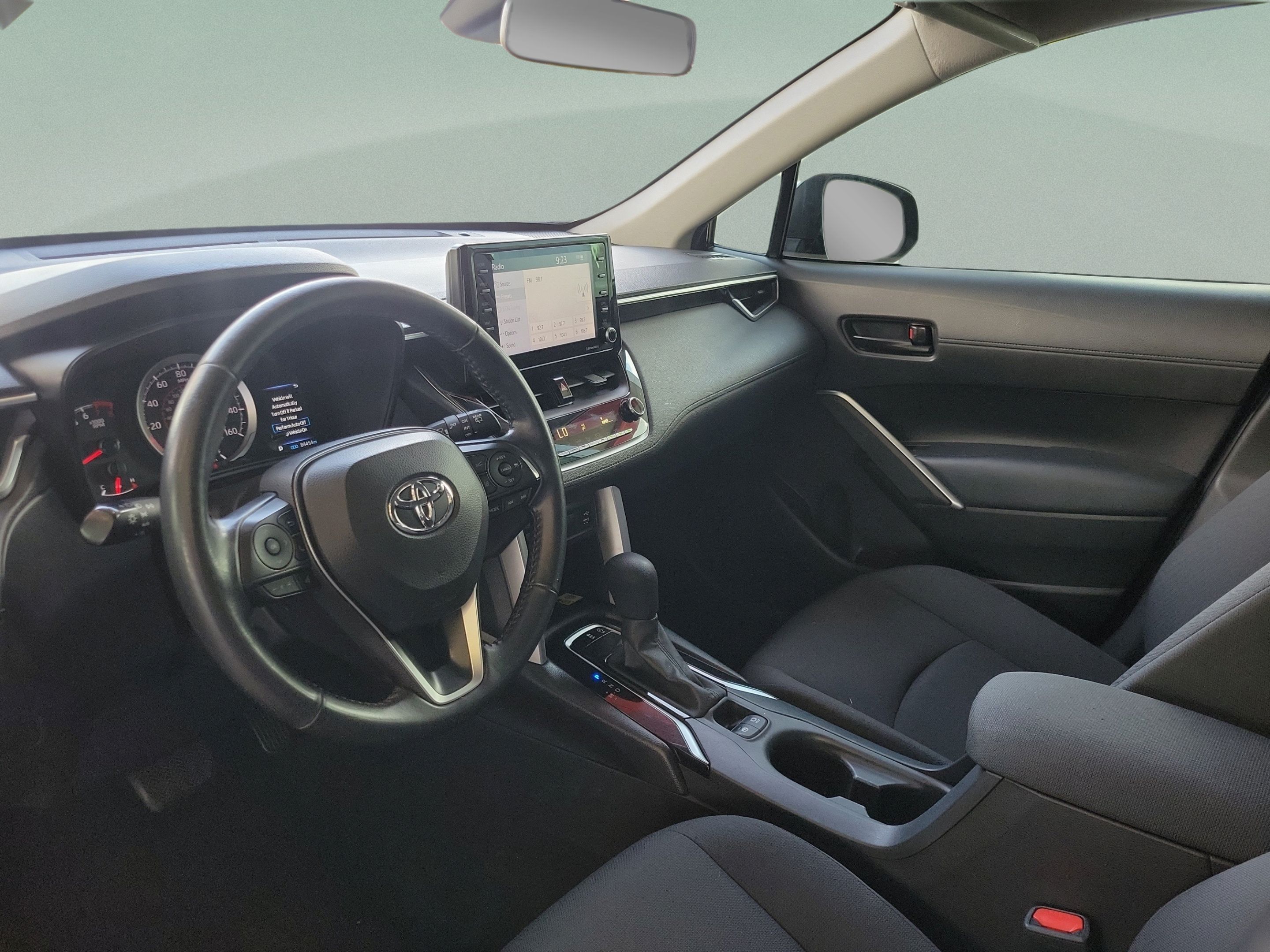 Used 2022 Toyota Corolla Cross LE FWD image 9