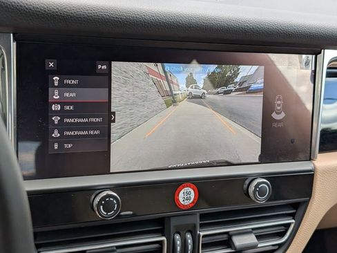 Certified 2025 Porsche Macan AWD/4WD image 14