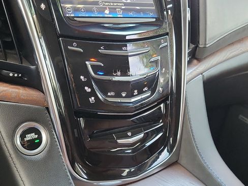 Used 2016 Cadillac Escalade Luxury AWD/4WD image 34